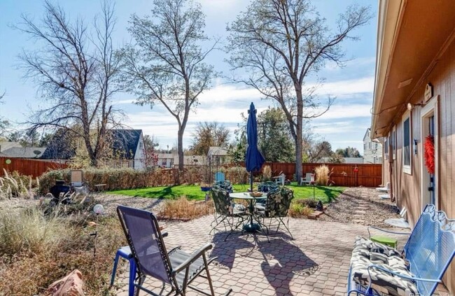 Building Photo - Charming 2BR House in Aurora (Utilities an...