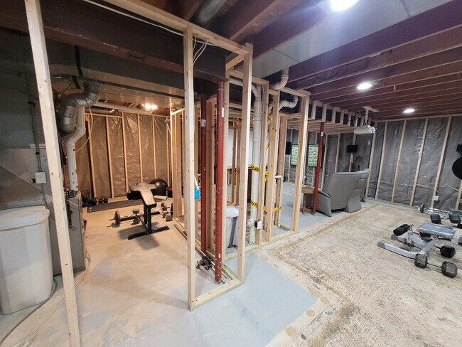 Building Photo - 1121 Spring Hill Rd