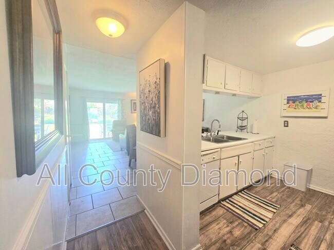 Building Photo - 6903 N Lagoon Dr