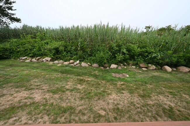 Building Photo - 560 Silver Sands Rd