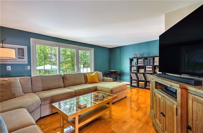 Building Photo - 28 Marigold Cir