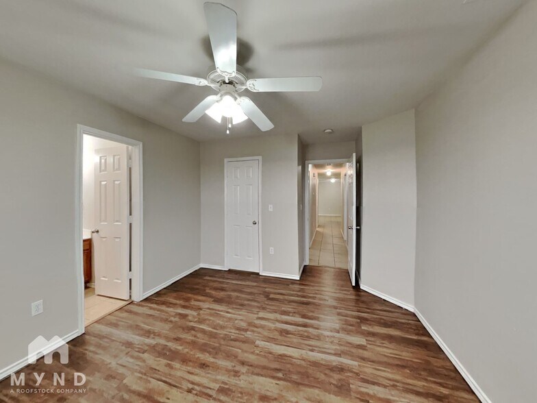 Building Photo - 516 N Brentwood Ave