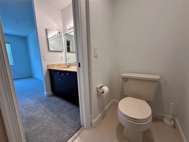 Building Photo - 9633 Riverside Dr