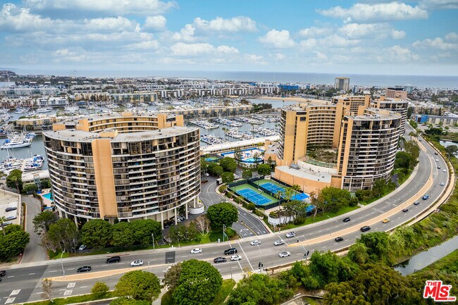 Building Photo - 4265 Marina City Dr