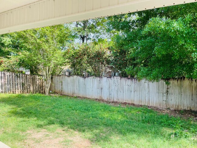 Building Photo - 2031 Sunny Dale Dr