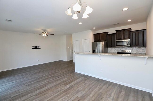 Building Photo - 2943 Old Field Rd