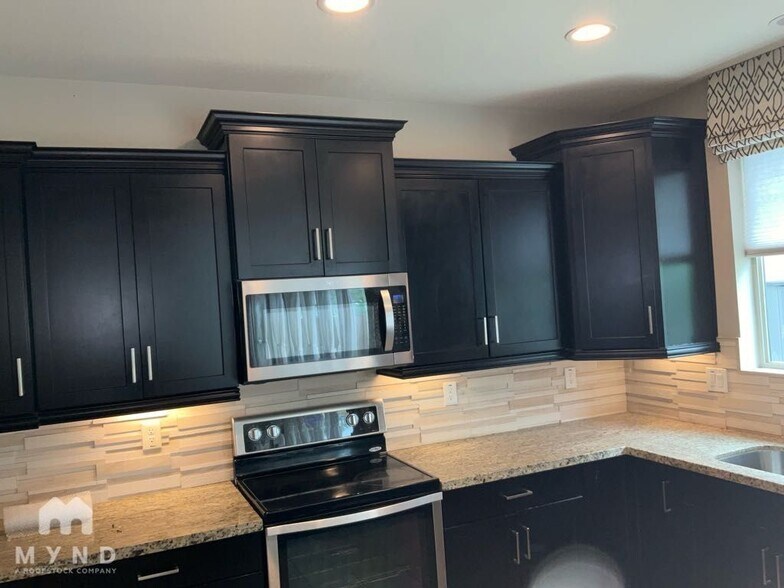 Building Photo - 9430 S 34th Ln