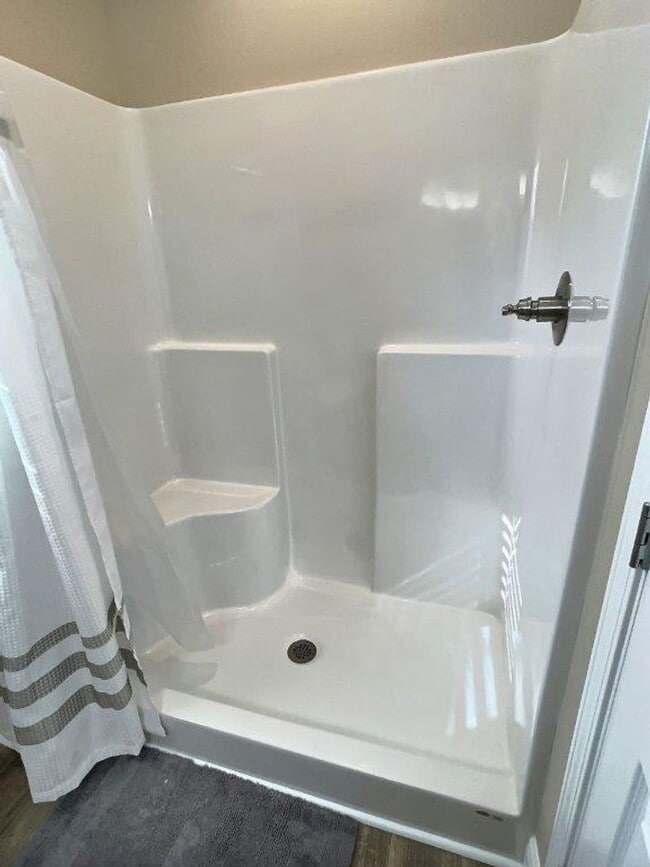 Building Photo - Fully Furnished 2 BD/2 BA Retreat on the B...