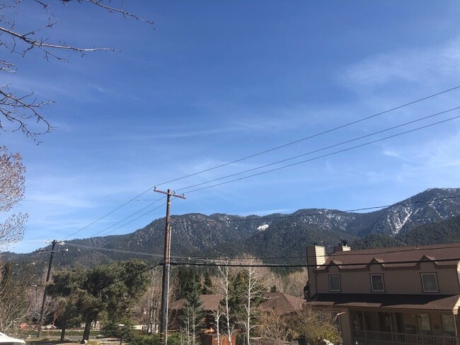 Building Photo - Cozy 2 Bed | 1 Bath Cabin in Prime Location!