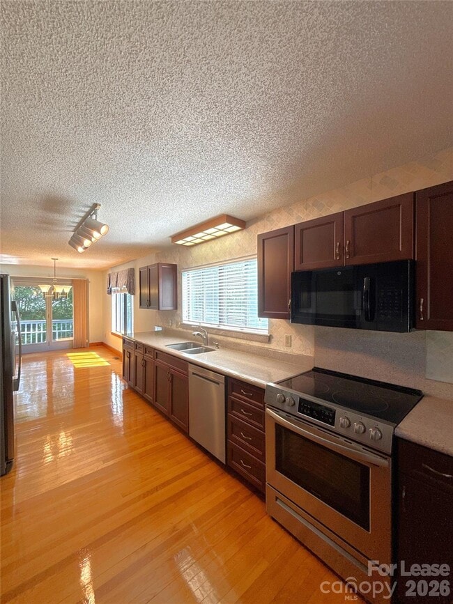 Building Photo - 13930 Idlewild Rd