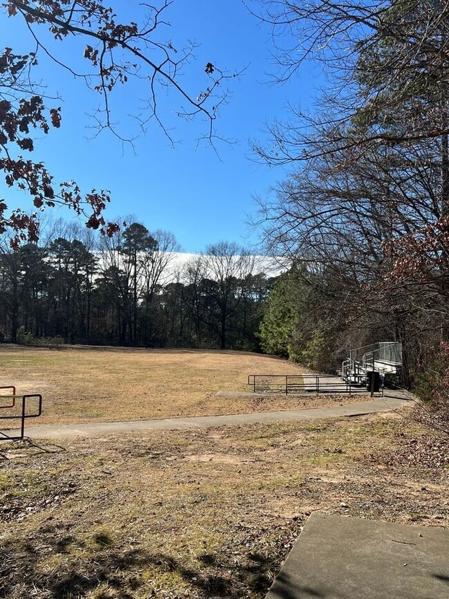 Building Photo - Duke View Apartments
