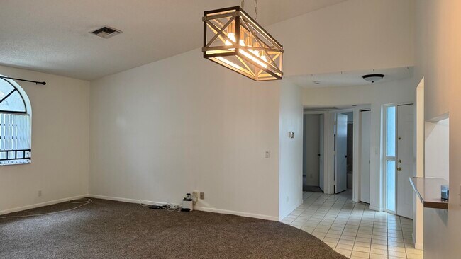 Building Photo - 5438 Verona Dr
