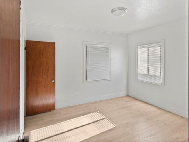 Building Photo - Great 2 bedroom Home