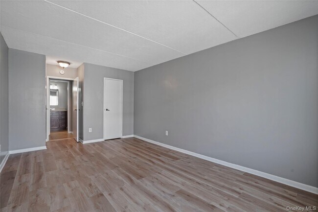 Building Photo - 200 High Point Dr