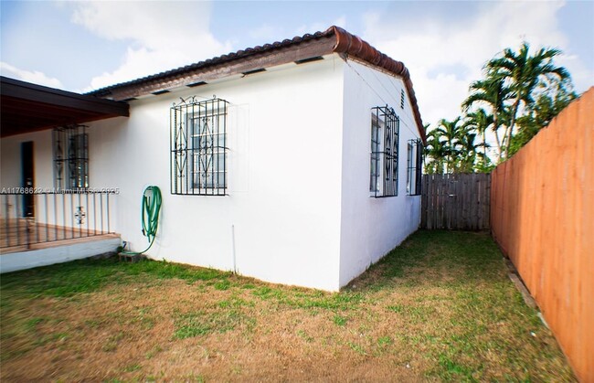 Building Photo - 7591 SW 28th Street Rd