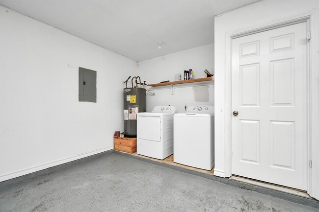 Building Photo - 13322 Hilltop Cir