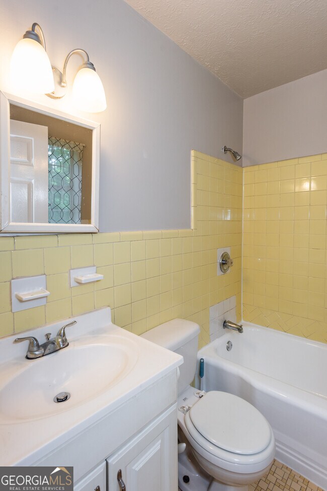 Building Photo - 3172 Humphries Dr SE