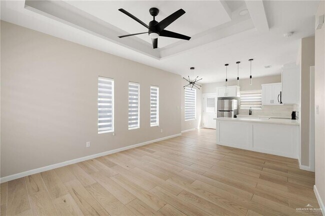 Building Photo - 18 Northwestern Ave