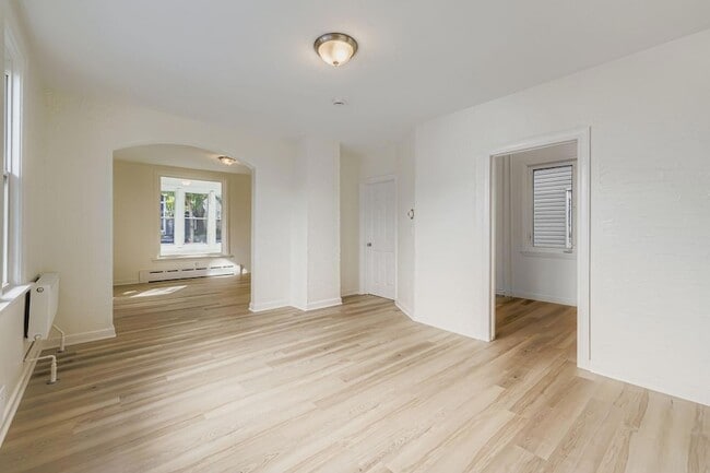 Building Photo - 2630 14th Ave S