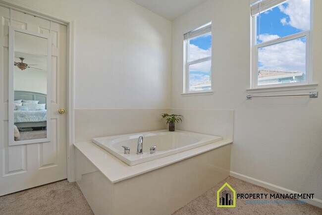 Building Photo - Charming 3-4 Bedroom Home with Top-Rated S...