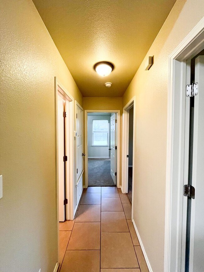 Building Photo - 4106 Cambridge Dr