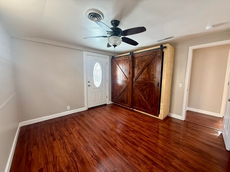 Building Photo - 1805 Baird St