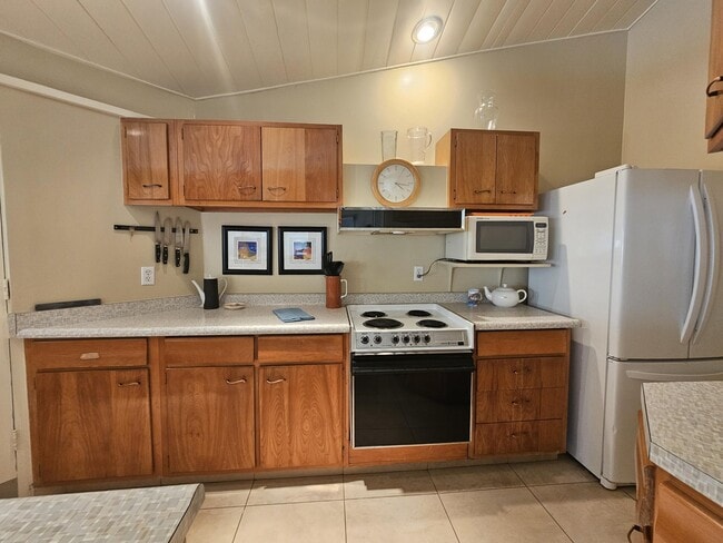 Building Photo - 37800 Da Vall Dr