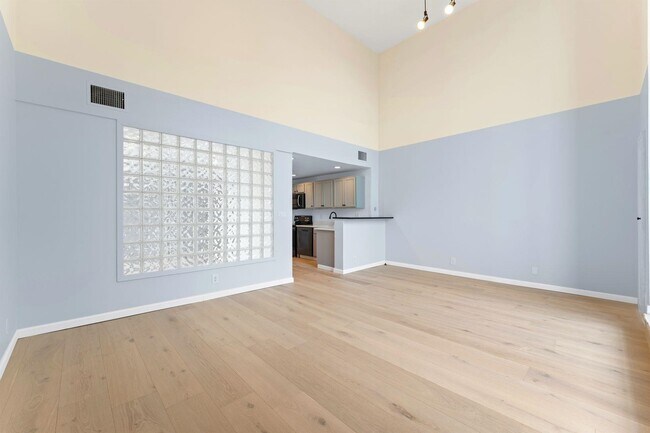 Building Photo - 689 Marin Blvd