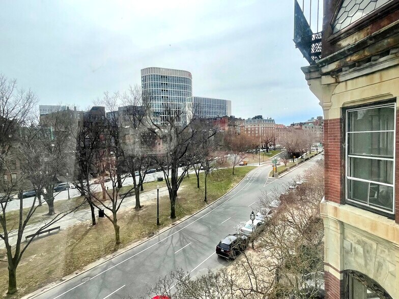 Building Photo - 317 Commonwealth Ave