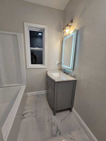 Building Photo - 12 Woodford St