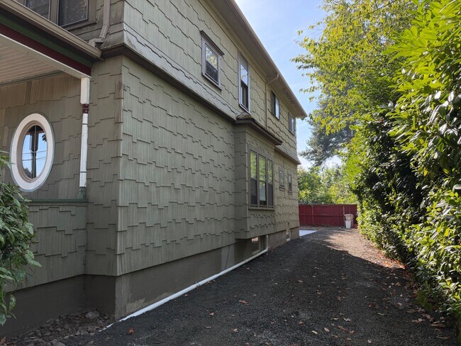 Building Photo - 622 NW 29th St