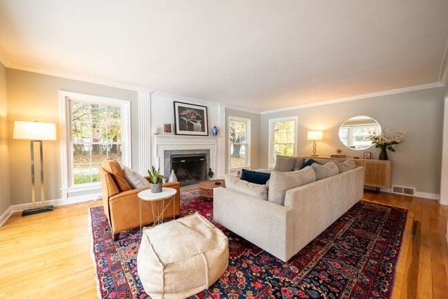 Building Photo - Charming Cape Cod Retreat on Expansive Gro...