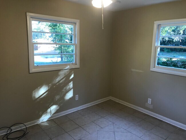 Building Photo - **AVAILABLE NOW**Total Electric 3 Bedroom / 1 Bathroom Home for Rent in East Columbus, GA***