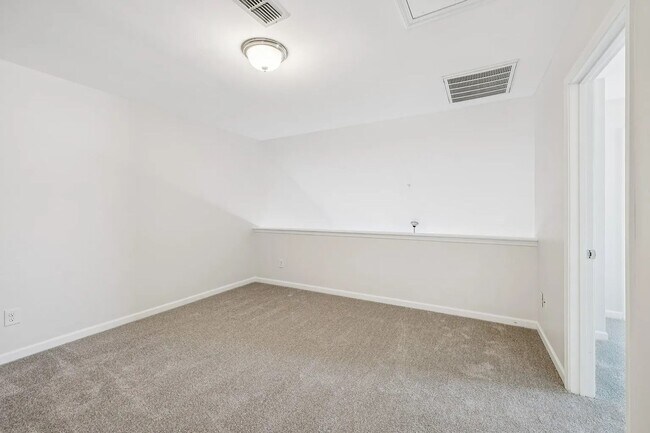 Building Photo - 1067 Muna Ct