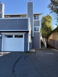 Building Photo - Great West Petaluma 2/1.5 Home - 422B Upham Street