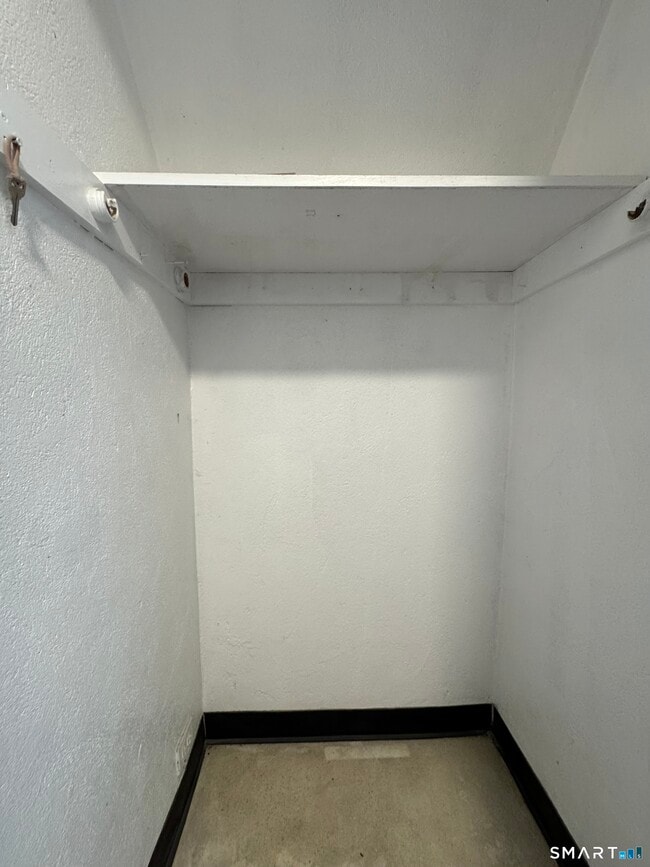 Building Photo - 44 Sinawoy Rd