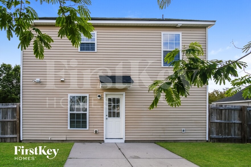 Building Photo - 615 Silver Moss Dr