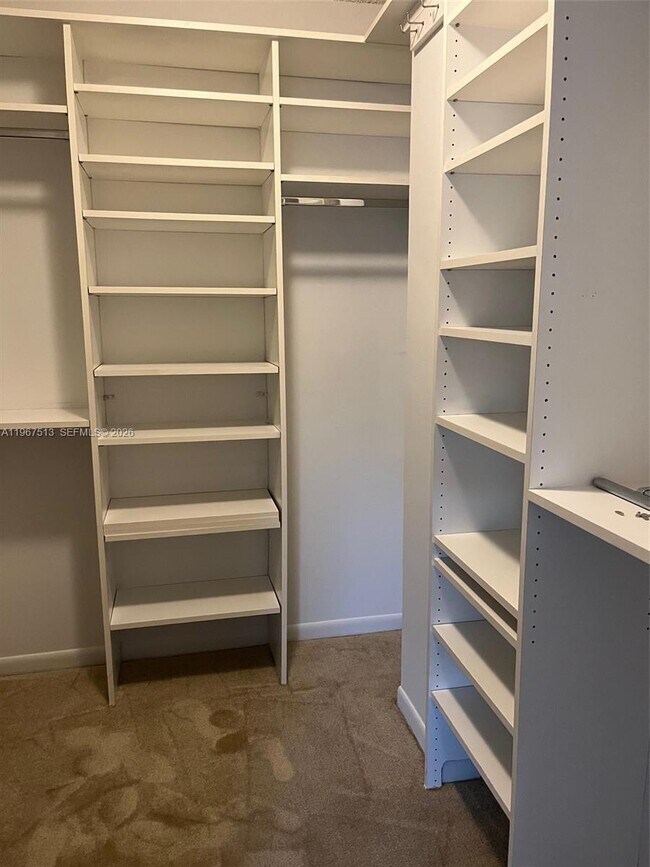 Building Photo - 2420 Diana Dr