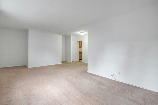 Building Photo - 580 Bedford Rd