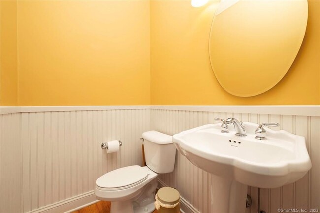 Building Photo - 160 Glenbrook Rd