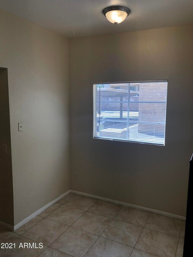 Building Photo - 2808 E Le Marche Ave