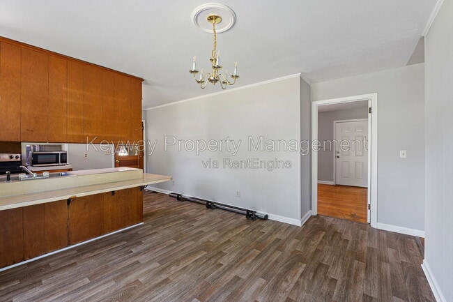 Building Photo - 2105 Eastland Dr