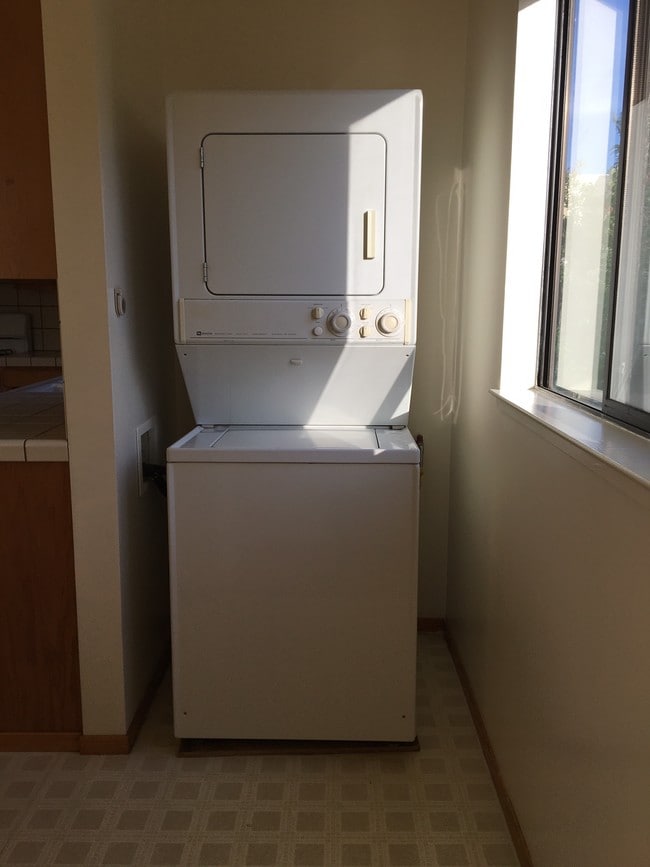 Building Photo - 49 Tingley St