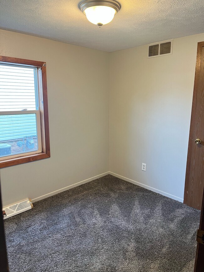 Building Photo - 316 Burr Oak Ave