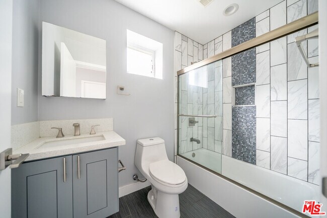 Building Photo - 11318 Miranda St