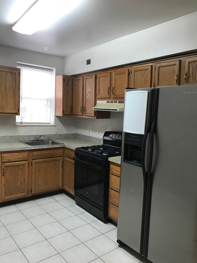 Kitchen - 1419 Ward St