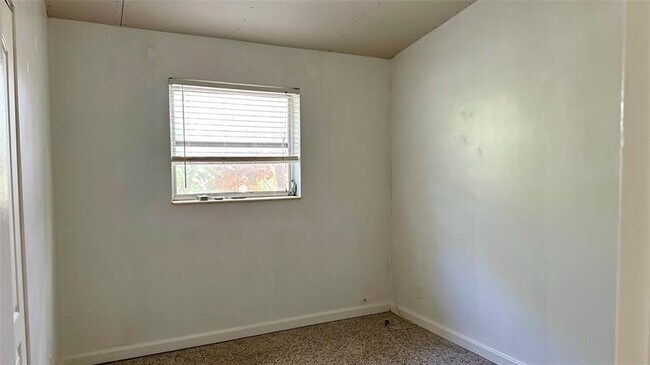 Building Photo - 3051 SW 13th Ct