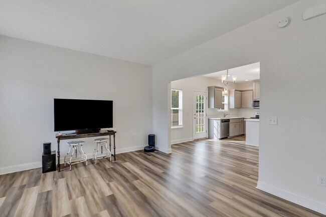 Building Photo - COMING JUNE 2026! (Pet Friendly)