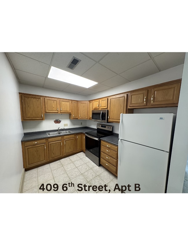 Building Photo - 6th Street Apartments