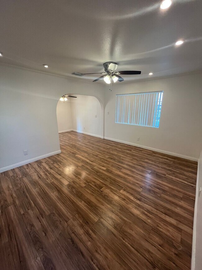 Building Photo - 5850 Cedarglen Dr